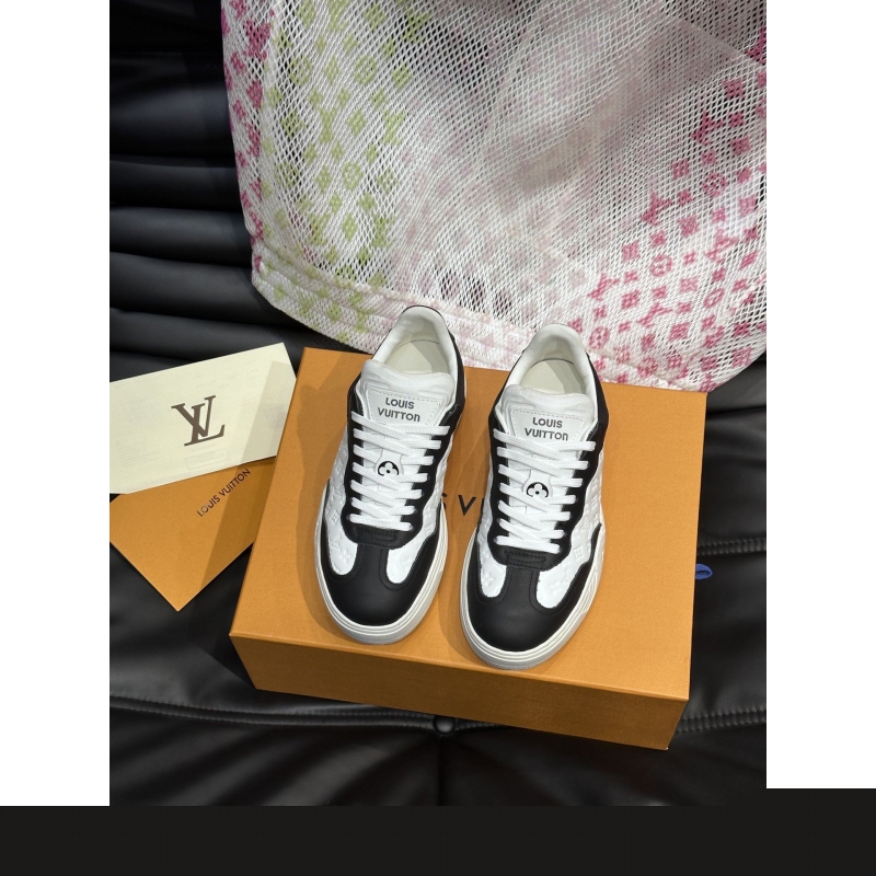 l**is V*t*n sneakers